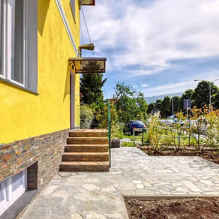 1 Bedroom Awesome In Apartment